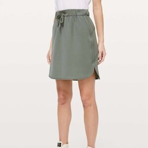 Lululemon sz 4 On The Fly Skirt Woven Grey Sage pockets elastic waist EUC